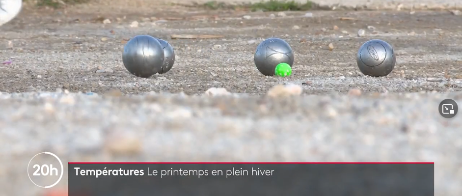 Une partie de pétanque en décembre